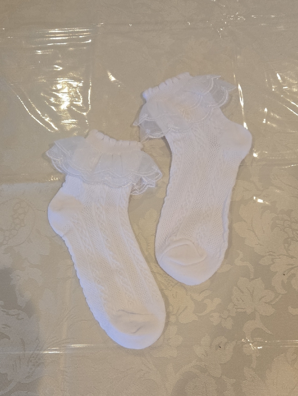 White Ruffled Ankle Cable Knit Socks